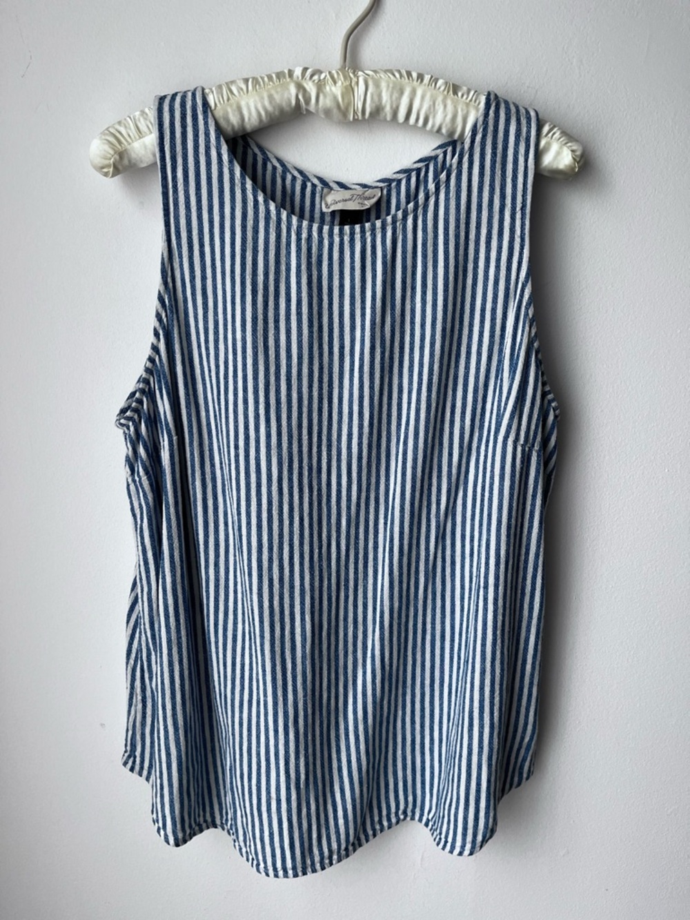 Universal Thread Goods Co. Blue and White Striped Sleeveless Top Women’s Sz L